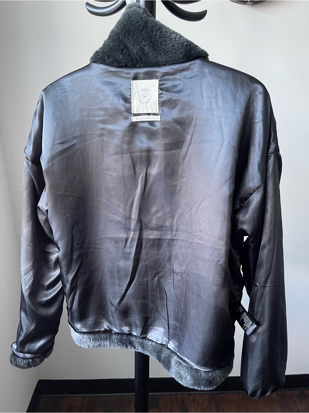 Urban Outfitters Eva Black
Faux Fur Coat Teddy jackets Size SP - Picture 6 of 11